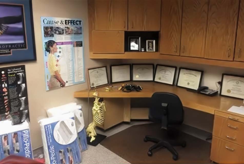 Center For Auto Accident Injury Treatment's privet room desk room