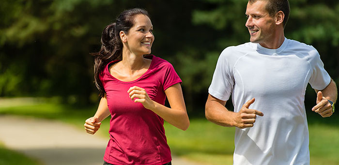 Husband and Wife out on a jog follow health advice from Denver chiropractor