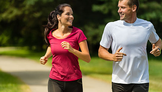 Husband and Wife out on a jog follow health advice from Denver chiropractor
